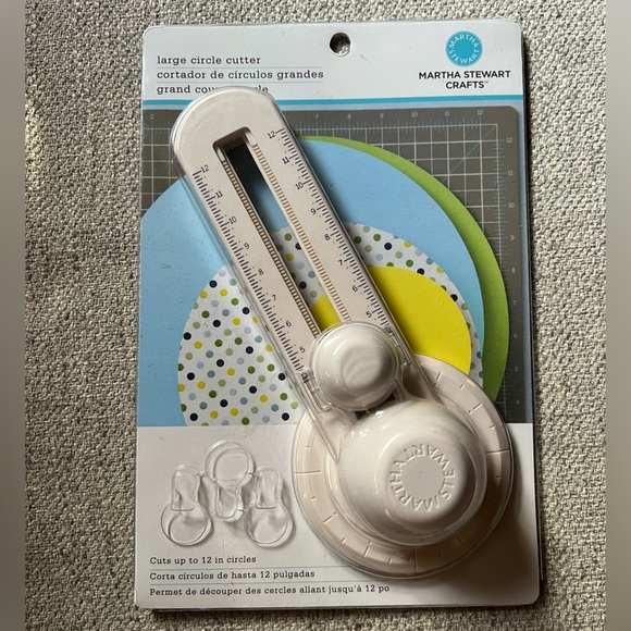 Martha Stewart Crafts large circle cutter - Picture 1 of 3